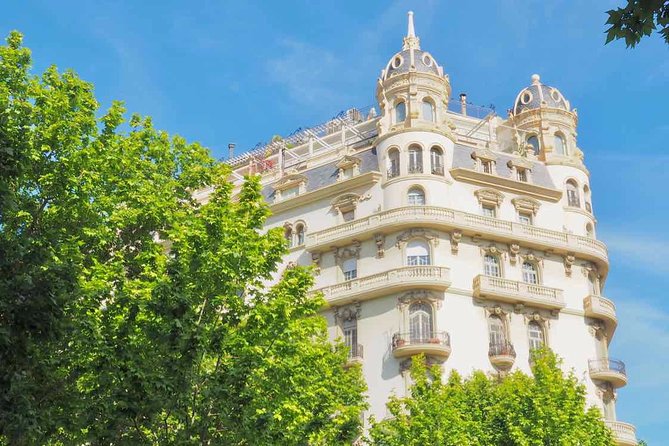 Barcelona's Original Bike Tour in English - The guides are the heart of the tour