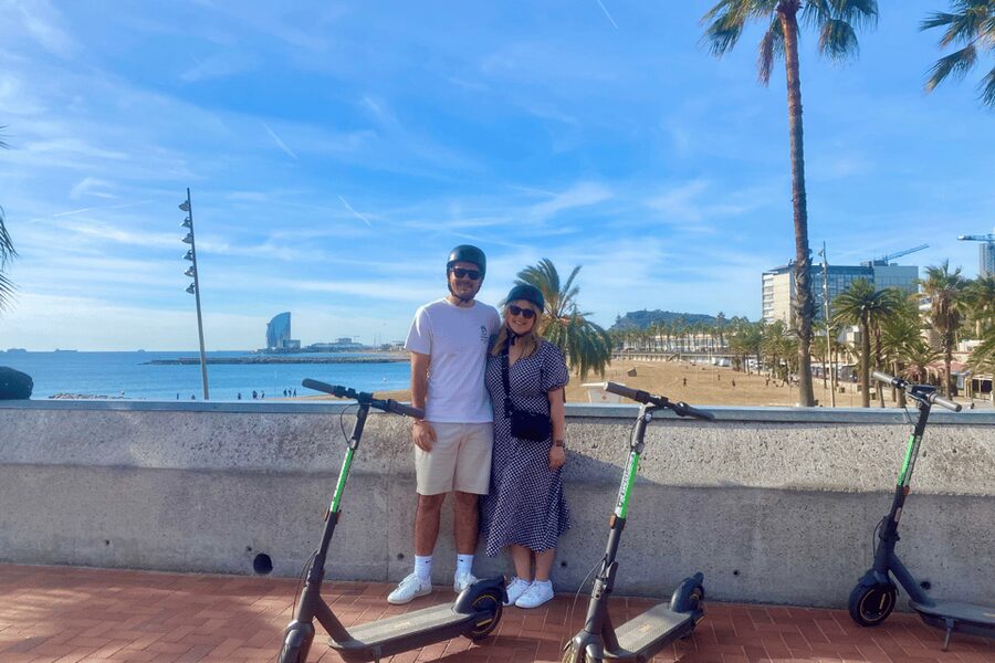 Barcelona: Sagrada Familia Electric Scooter or Bike Tour - Arc de Triomf and Parc de la Ciutadella