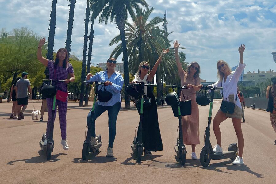 Barcelona: Sagrada Familia Electric Scooter or Bike Tour - Choosing between a bicycle, e-bike, and e-scooter