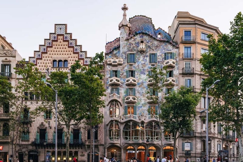 Barcelona: Sagrada Familia or City Tour by Bike or eBike - Regular bike or e-bike?