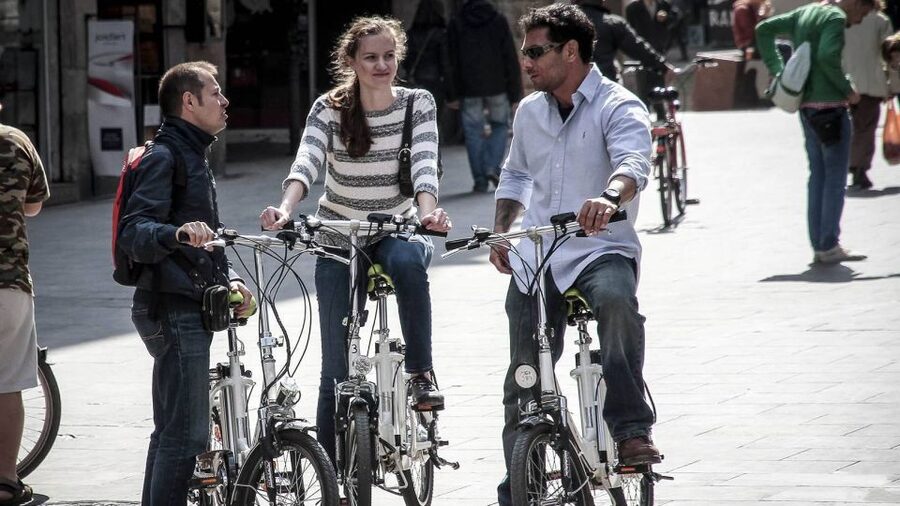 Barcelona: Small Group or Private Bike Tour - Starting at Plaça Reial in the Old Town
