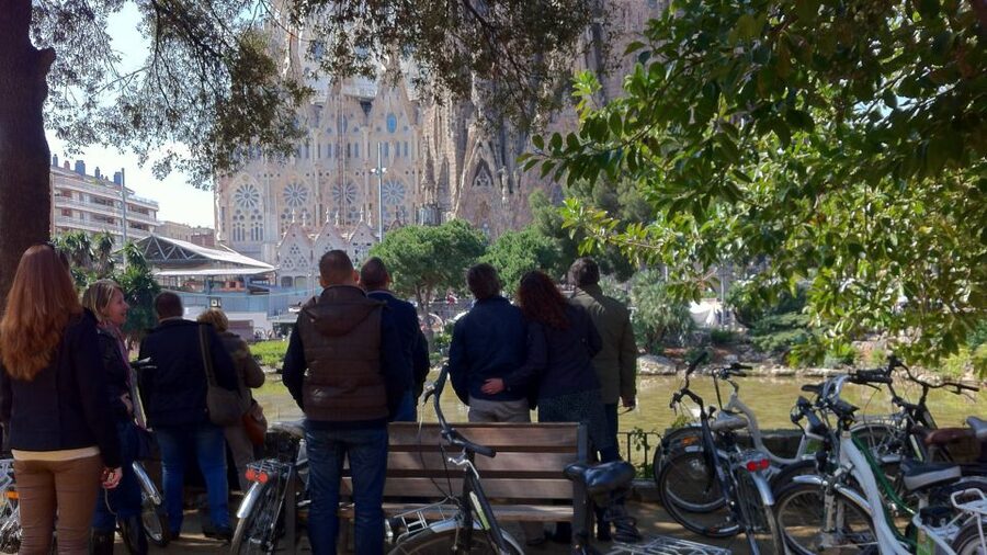 Barcelona: Small Group or Private Bike Tour - Guides, language, and the human side