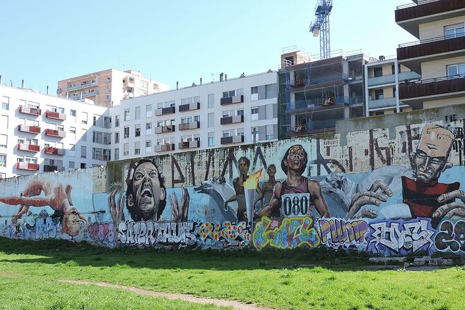 Barcelona Street Art and Graffitti Bicycle Tour - Along the beach before the art begins