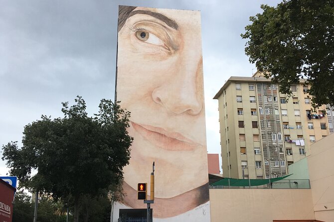 Barcelona Street Art and Graffitti Bicycle Tour - A small group makes photo stops easier
