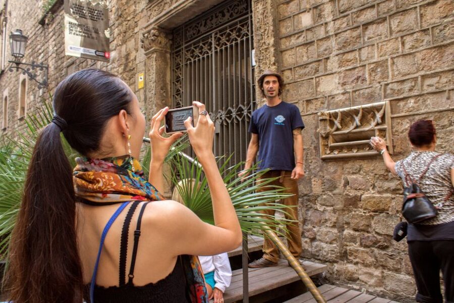 Barcelona Tapas 3-Hour Bike Tour - Language, weather, and family details