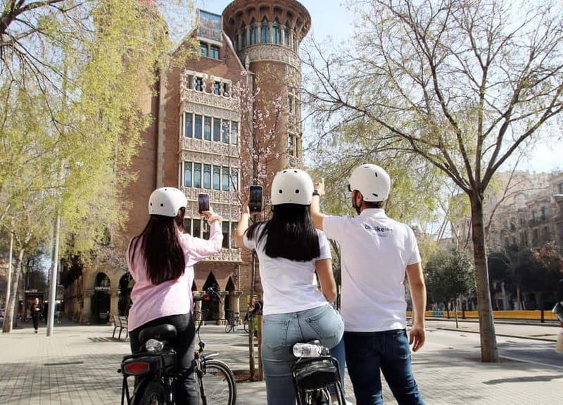 Barcelona: Tapas Tasting Tour by Regular Bike or E-Bike - Sagrada Família: the biggest landmark on the route