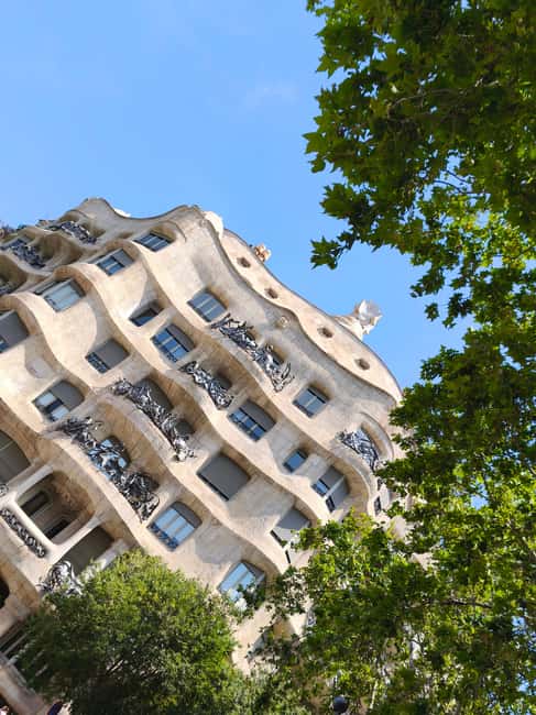 Barcelona: Top-Rated Bike or E-Bike Tour with Local Guide - Starting in Plaça Sant Miquel
