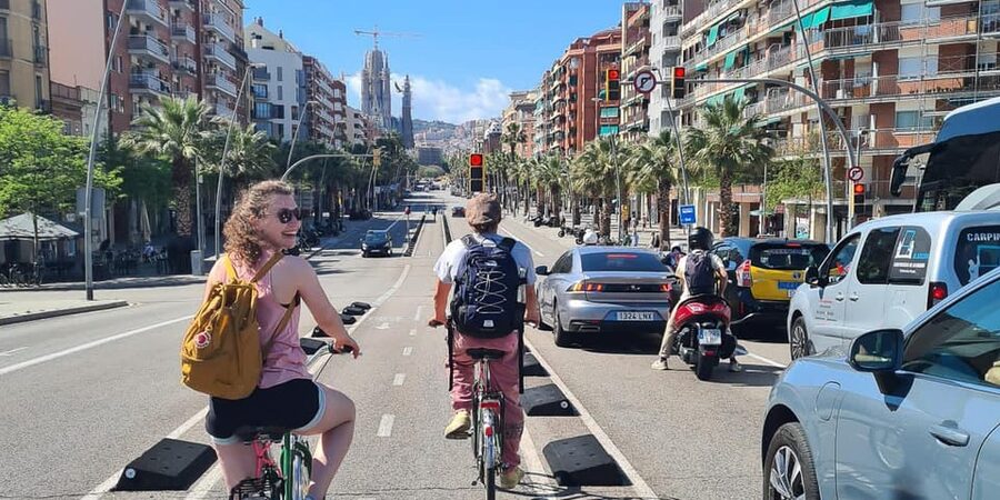 Barcelona: Top-Rated Bike or E-Bike Tour with Local Guide - Casa Amatller, Casa Batlló, and Casa Milà