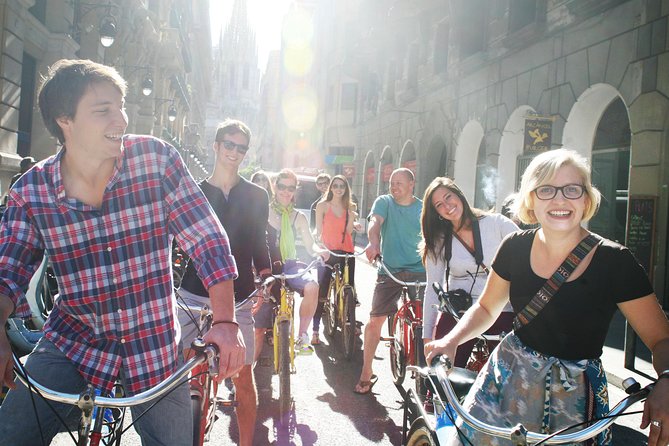 Barcelona: Wonders of Gaudi Bike Tour - Ciutadella, El Born, and the Arc de Triomf