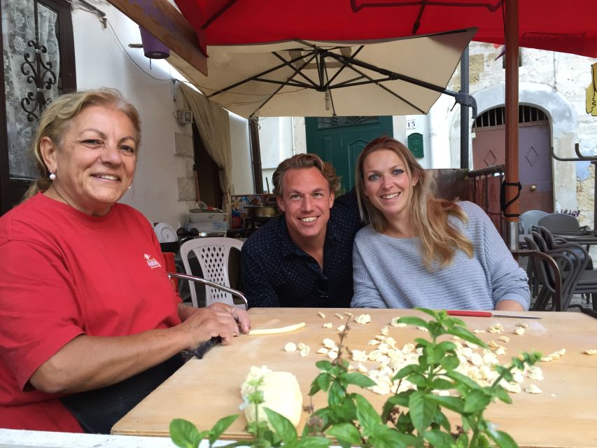 Bari: Bike Tour & Pasta Making Experience - Guides, languages, and the human touch