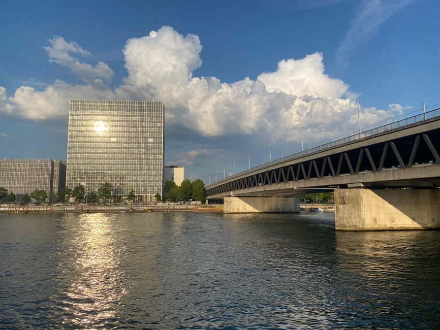 Basel: Fancy a bike tour through 3 countries in 60 minutes? - Returning through Kleinhünigen harbor