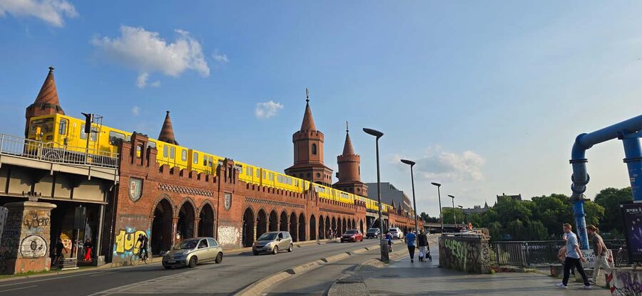 Berlin: 3-hour bike tour - A journey through time in the capital - Why a bicycle works so well in central Berlin