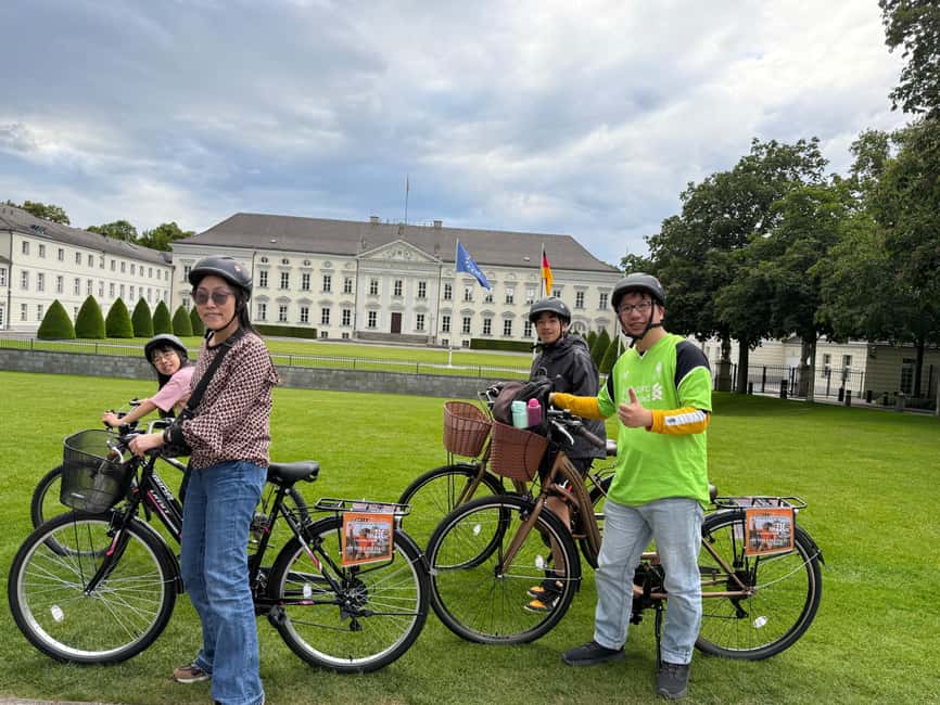 Berlin: 3-hour bike tour - A journey through time in the capital - A 30-minute rest in the Tiergarten