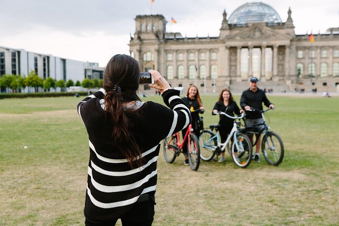 Berlin City Bike Tour with Beer Garden Stop - Tiergarten and the Victory Column climb