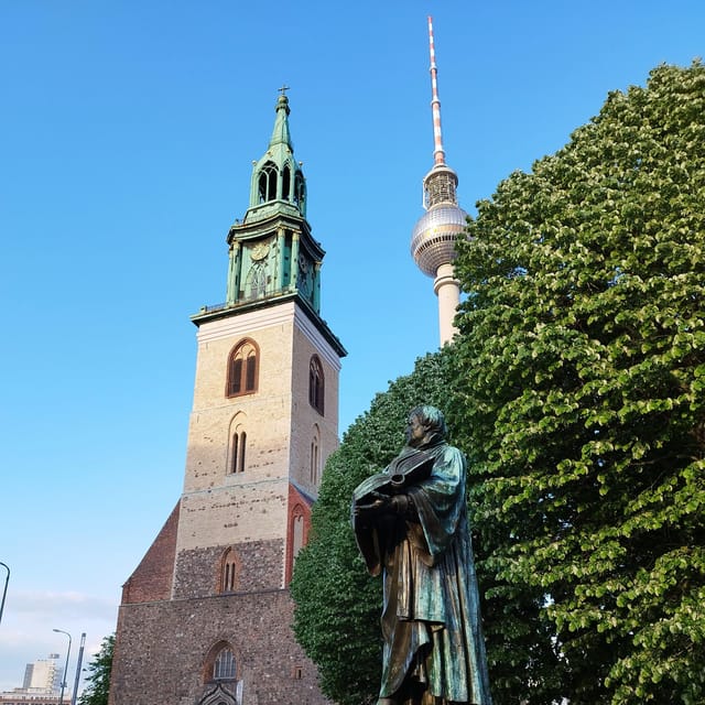 Berlin (E)Bike Tour Historical Highlights in Small groups - Unter den Linden and the book-burning memorial