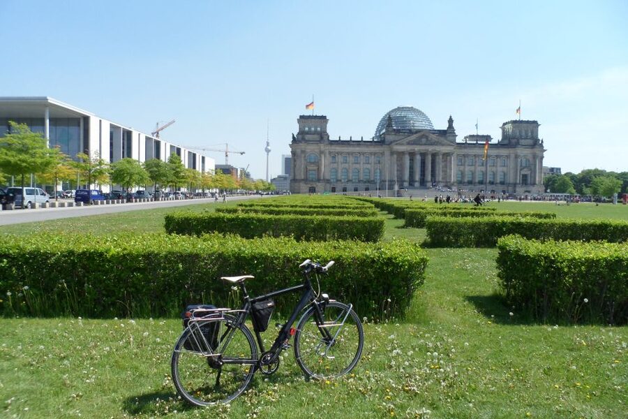 Berlin: E-Bike Tour of the Berlin Wall and Mitte Highlights - Key points at a glance