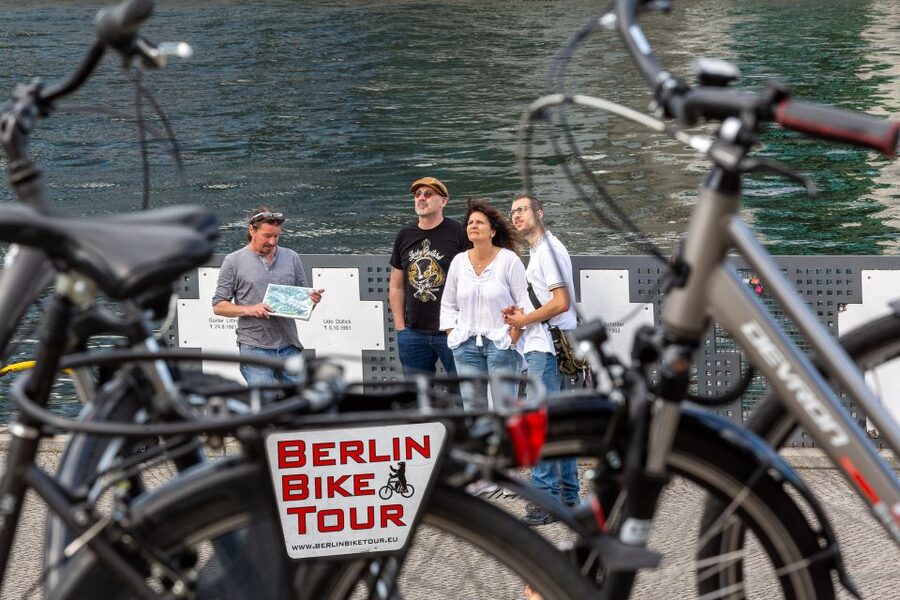 Berlin: E-Bike Tour of the Berlin Wall and Mitte Highlights - Reichstag, Brandenburg Gate, and the government quarter