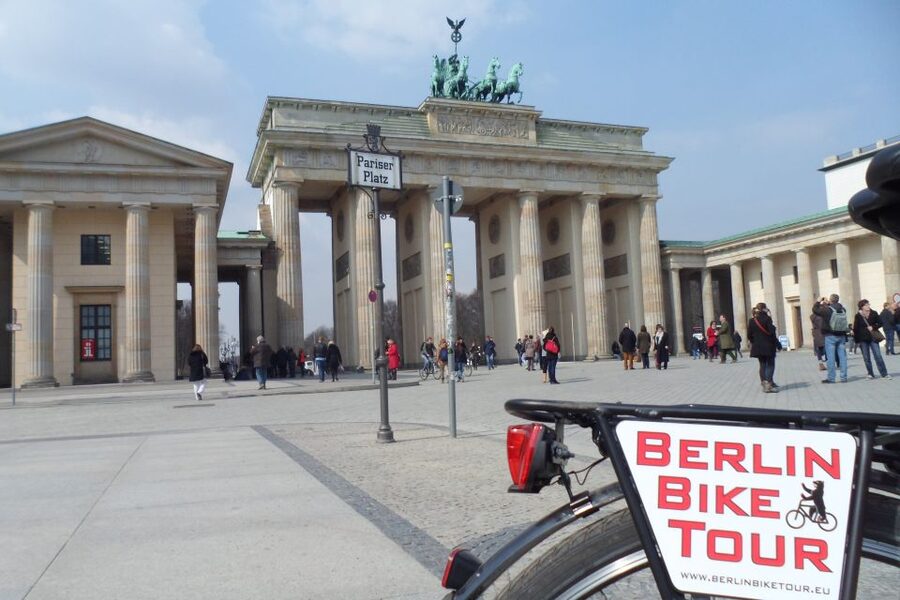 Berlin: E-Bike Tour of the Berlin Wall and Mitte Highlights - Gendarmenmarkt, Bebelplatz, and Unter den Linden