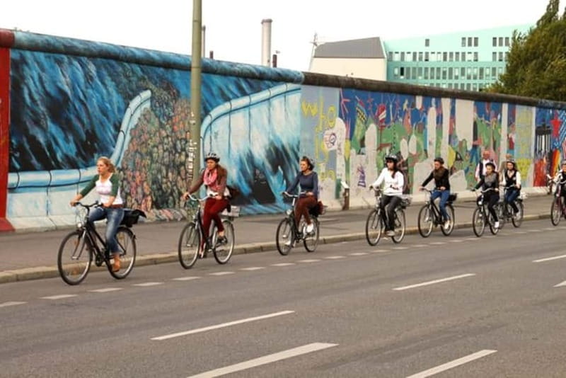 Berlin: Experience the Alternative Kreuzberg on a Bike Tour - Neukölln by bike: CarLoft Modul, Maybachufer, and Admiralbrücke