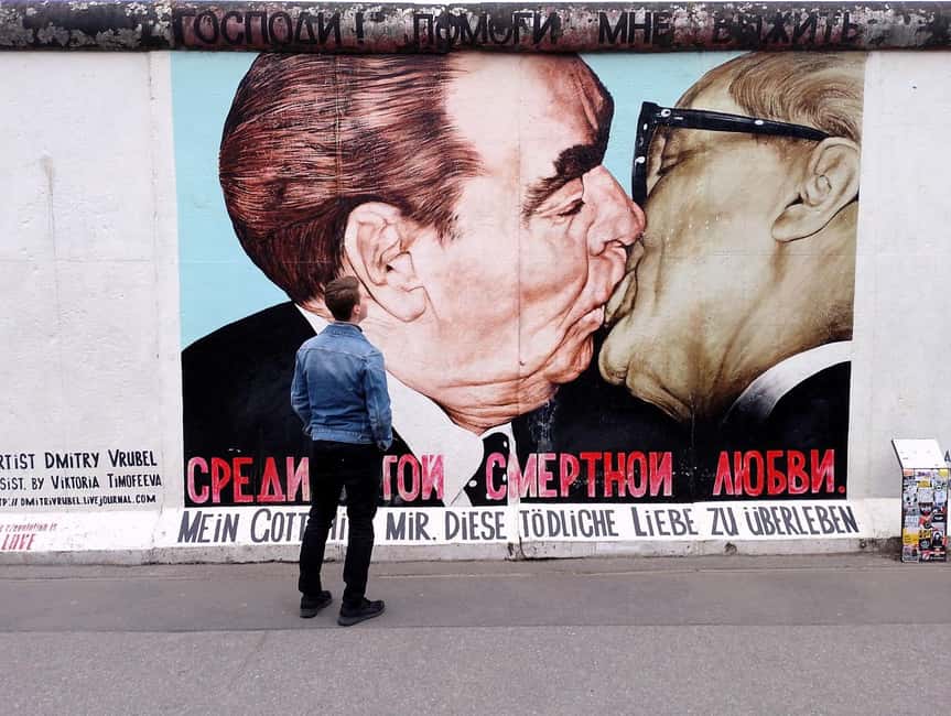 Berlin: From East to West & Wall Tour by Bike with a Guide - Starting in Friedrichshain