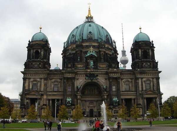 Berlin : Guided Private Sightseeing Tours with Funbikes, Teambikes - Five things to know before you book