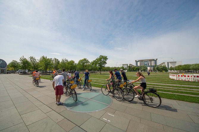 Berlin Highlights Sightseeing Bike Tour in Small Groups - Checkpoint Charlie and the Cold War city