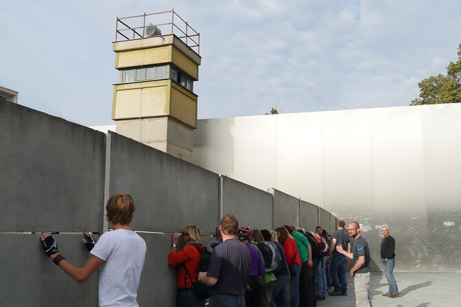 Berlin: Private Bike Tour of the Berlin Wall and Third Reich - Mauerpark and the failed perfect border