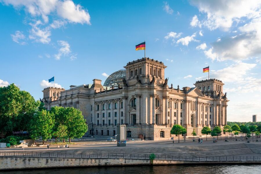 Berlin: Sights and Highlights Bike Tour with a Local Guide - What the guides add to the ride