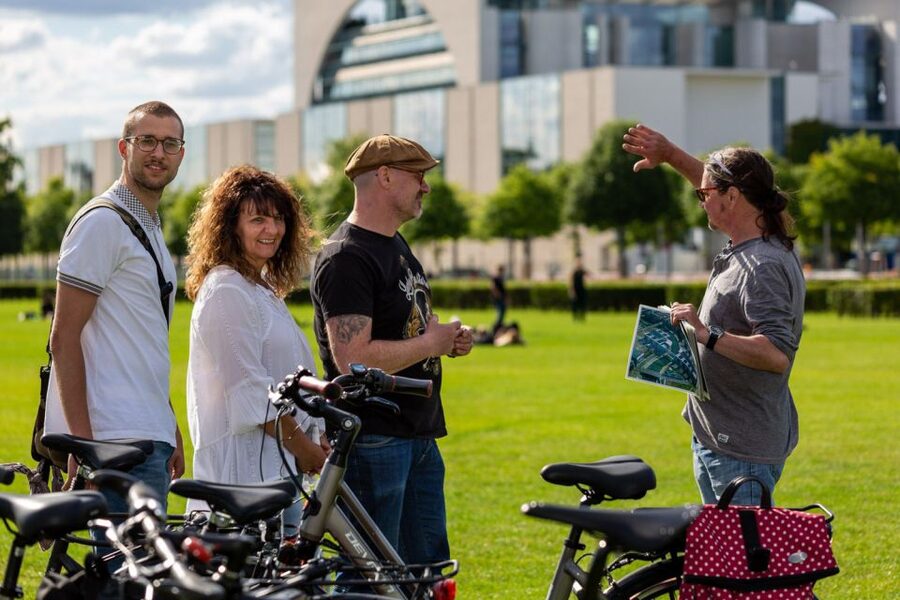 Berlin: Small Group Bike Tour Through City Center - Starting at Bornholmer Straße, where the Wall opened