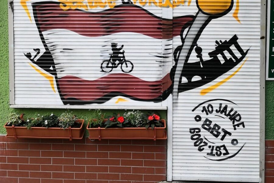 Berlin: Small Group Bike Tour Through City Center - Gendarmenmarkt, Bebelplatz, and Unter den Linden