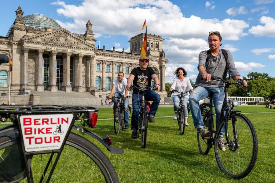 Berlin: Small Group Bike Tour Through City Center - What the $40 price really includes