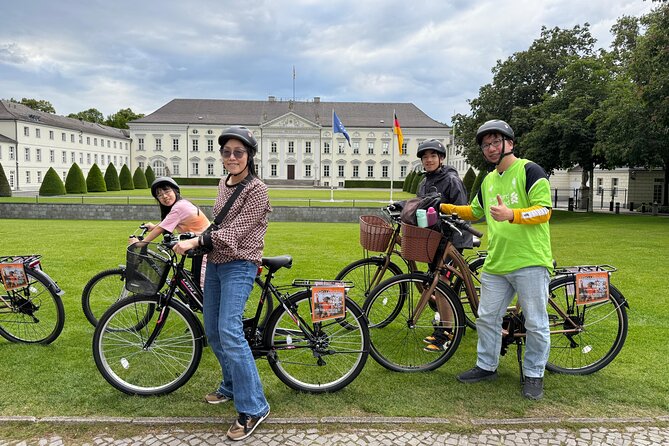 Berlin : The best bike tour with a Berlin guide and insider tips - Green Berlin and the presidential district