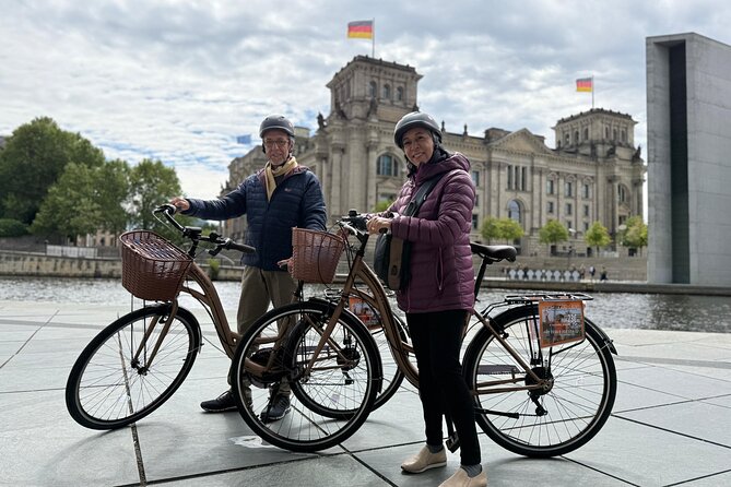 Berlin : The best bike tour with a Berlin guide and insider tips - Reichstag to Museum Island by bike