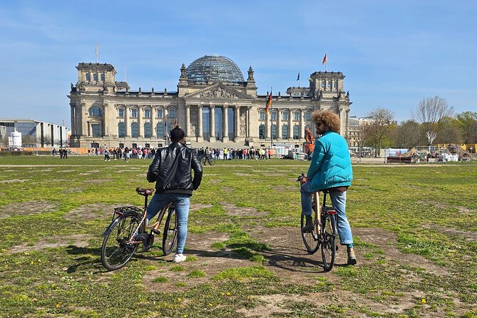 Berlin : The best bike tour with a Berlin guide and insider tips - Alexanderplatz and Nikolaiviertel