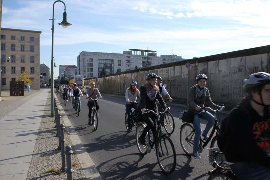 Berlin: The Wall and Third Reich Guided Bike Tour - Günter Litfin and Invalids’ Cemetery