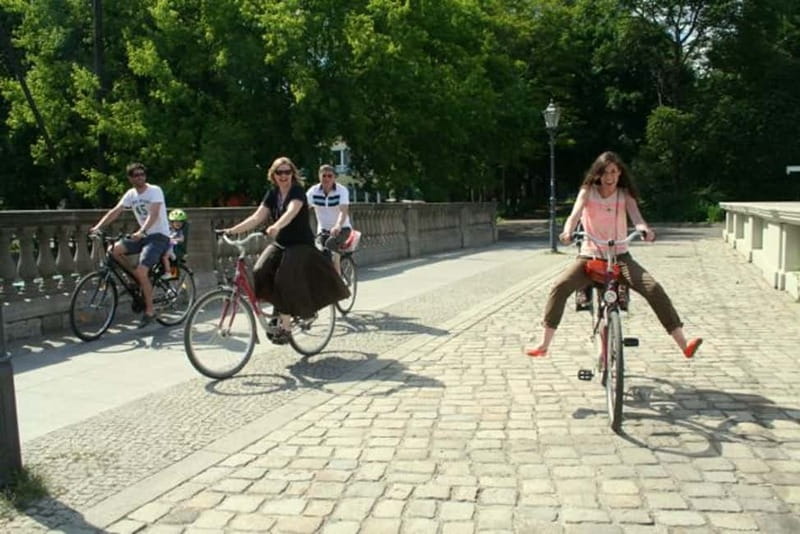 Berlin: Top secret bike tour and hidden gems of the city - Hansaviertel and the calmer middle of the ride