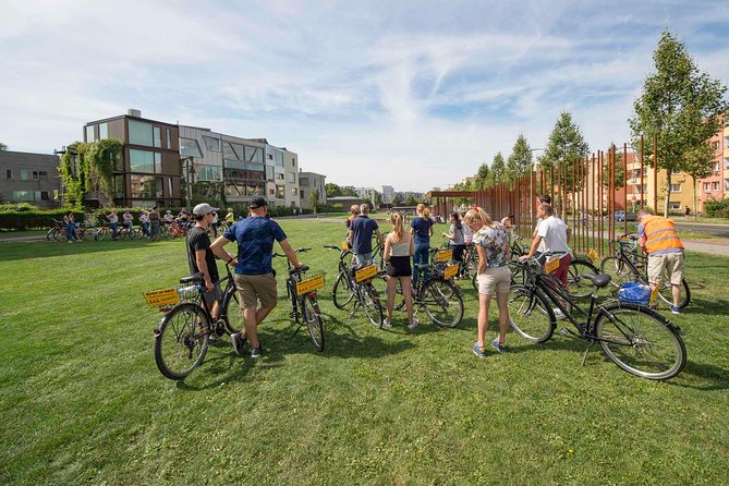 Berlin Wall and Cold War Bike Tour in Small Groups - Mauerpark and the Border in an Ordinary Neighborhood