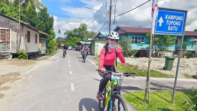 Best of Kuching: Heritage & Kampong Bike Tour - The guide can make or break the ride