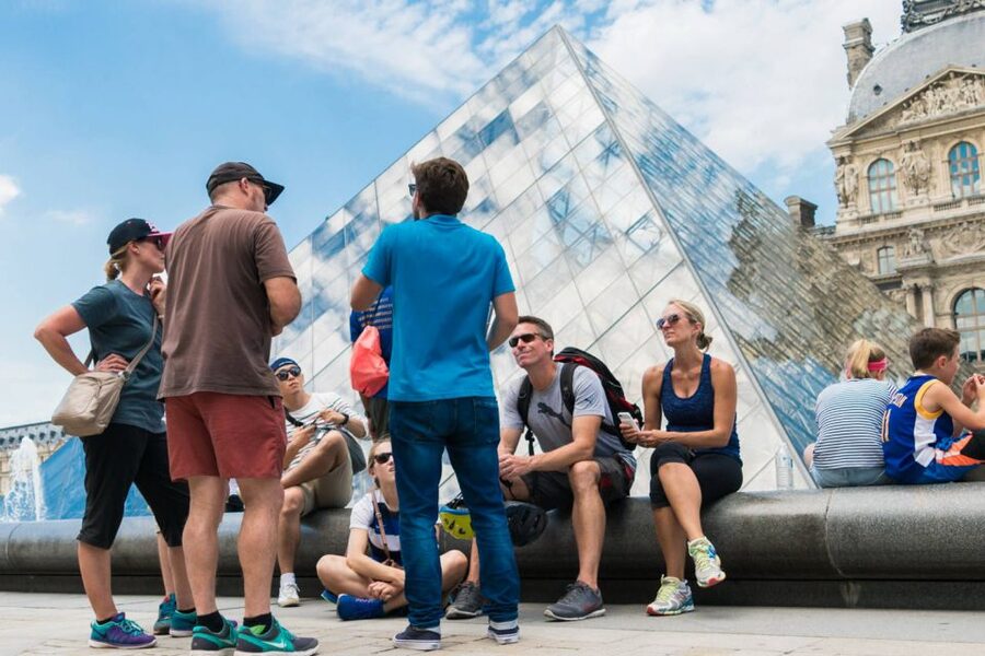 Best of Paris Bike Tour - Meeting the blue bike at Saint-Michel