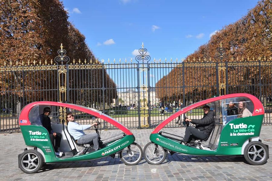 Best of Paris Private Rickshaw bike Tour with guide - Guides, commentary, and the sound problem
