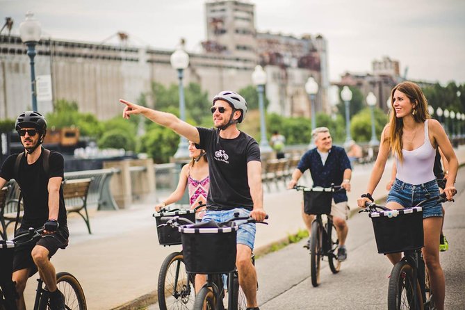 Bike / E-bike Tour : Downtown, Old Montreal, Waterfront by Fitz - Mount Royal Park: A Brief Look at Montreal’s Mountain