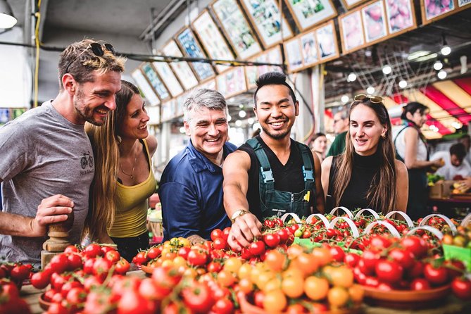 Bike / E-bike tour : Plateau, Mile-End, Jean-Talon Market by Fitz - Mile End and the warm St-Viateur bagel