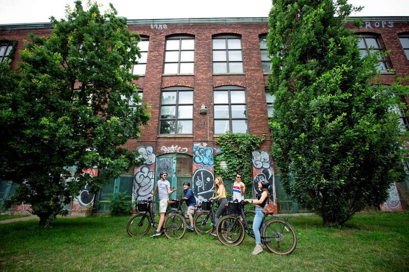 Bike/E-bike tour Plateau,MileEnd, Jean-Talon Market by Fitz - The guide makes or breaks the experience