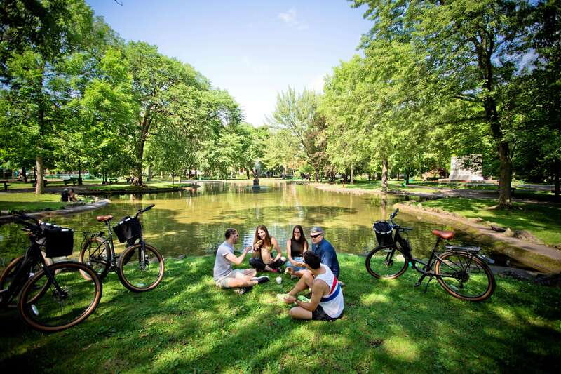 Bike/E-bike tour Plateau,MileEnd, Jean-Talon Market by Fitz - Who should book this Montreal bike tour?