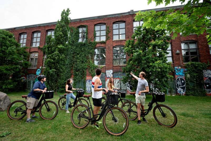 Bike/E-bike tour Plateau,MileEnd, Jean-Talon Market by Fitz - Starting at Maison des Cyclistes on Rachel Street