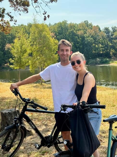 Bike or E-Bike Tour Tirana : Highlights & Grand Park Guided - Cycling through Grand Park and around the lake