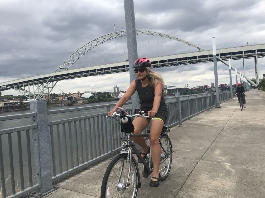 Bike Portland: Bridges, Neighborhoods, Poetry, and Roses - Two bridges and the Willamette River