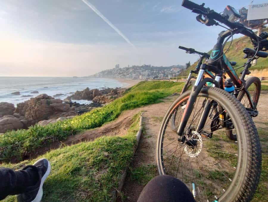 Bike ride along the coast of Viña del Mar or Valparaíso, you choose! - Kathleen and Fernanda make it personal