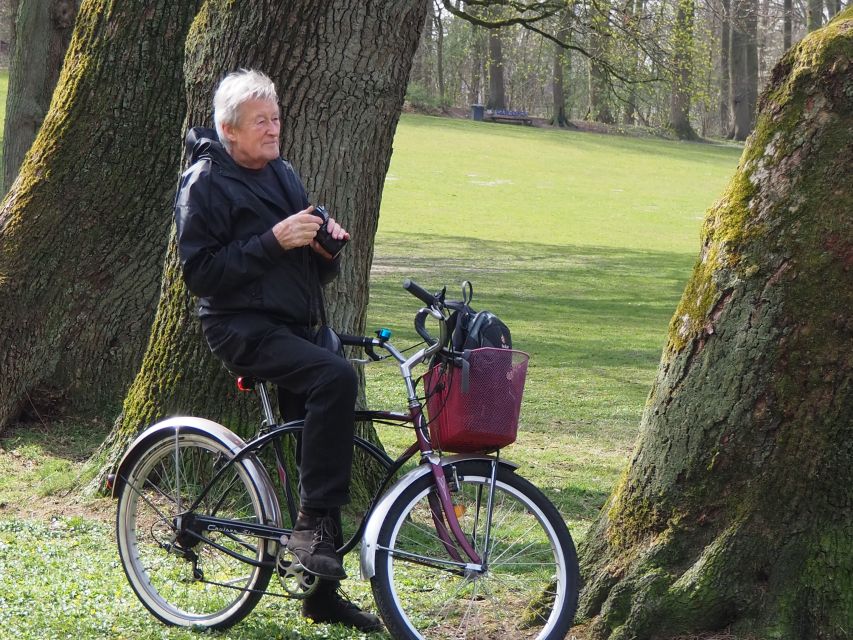 Bike tour around the Alster - Celebs, water, and nature - The towpath and Winterhuder Stadtpark