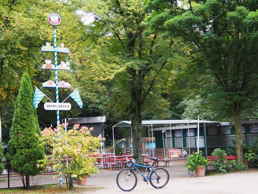 Bike tour around the Alster - Celebs, water, and nature - Liebesinsel, Goldbekufer, and the Winterhuder Kanal